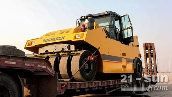 國(guó)機(jī)重工GYR351全液壓輪胎壓路機(jī) 踐行“一帶一路” 國(guó)機(jī)重工大噸位壓路機(jī)發(fā)車(chē)非(圖1)